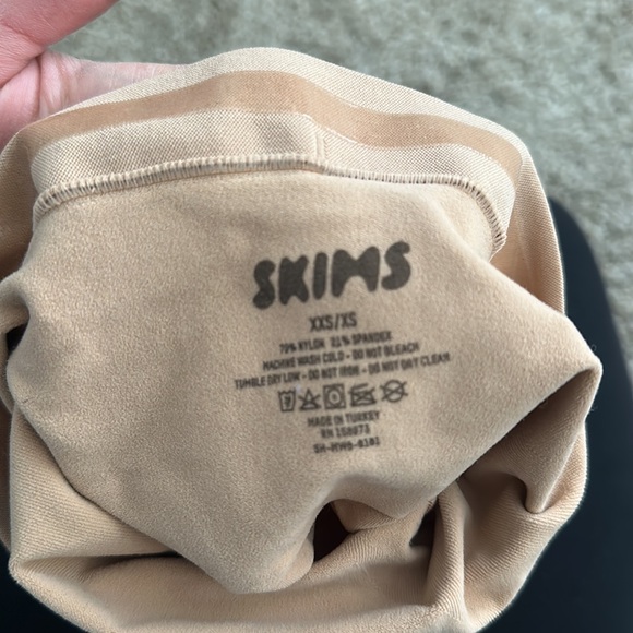 Skims Shape-wear Underwear - Picture 3 of 4